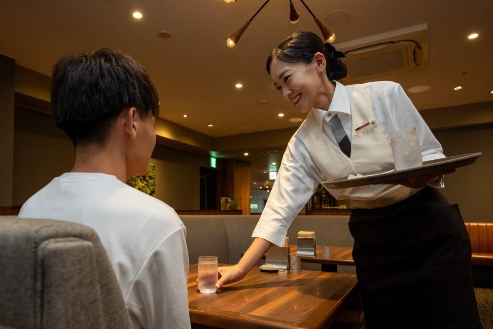 Qualquer pessoa que saiba falar japonês está bem! Salão de restaurante onde você pode aprender sobre atendimento ao cliente de alta qualidade (Kameari)